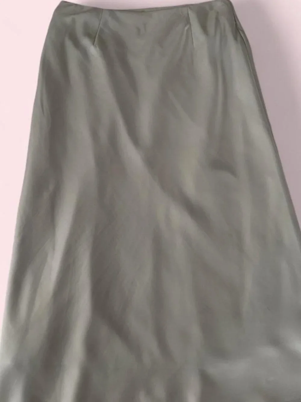 Uniqlo Gray Satin Midi Skirt